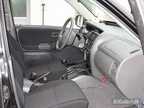 Suzuki Grand Vitara SOLGT - faceliftet til 2004 sidebeklædninger og sæder billede 14