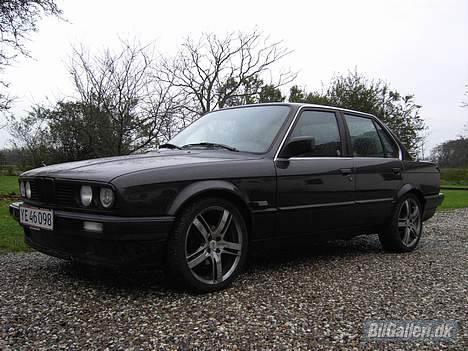 BMW E 30 320i - SOLGT billede 1