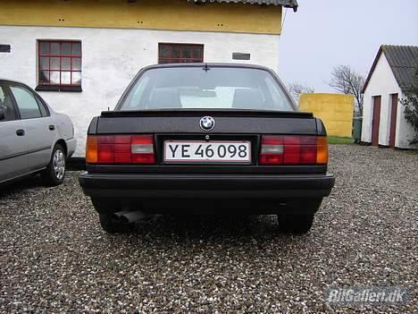 BMW E 30 320i - SOLGT billede 2