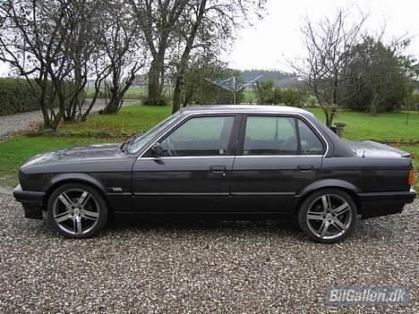 BMW E 30 320i - SOLGT billede 3