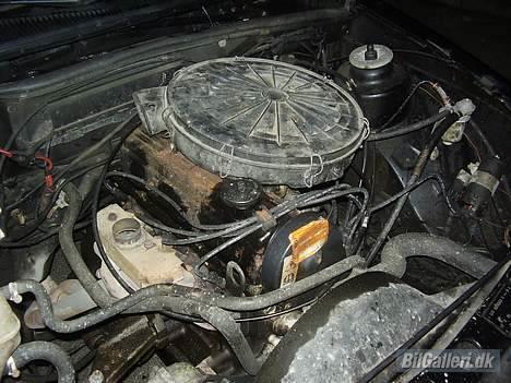 Ford Sierra - lige et før billede af motorn billede 7