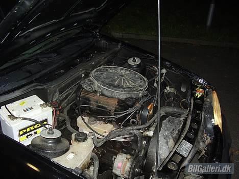 Ford Sierra - lige et før billede af motorn billede 8