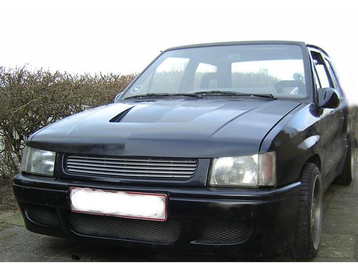 Opel Corsa A - min nye motorhjelm billede 1
