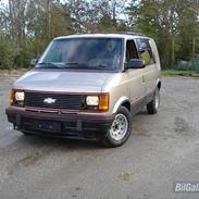 Chevrolet Astro van RS