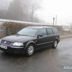 VW -- PASSAT 185 HK -- 