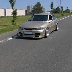 Opel Vectra b 2,016v -