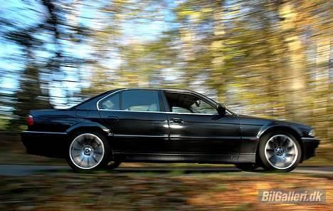 BMW 740 411hk@545nm SOLGT billede 1