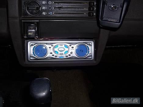 Skoda favorit 135 LX *Solgt* - den gamle radio.... billeder af det nye kommer billede 7