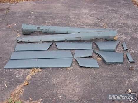 Mercedes Benz 190E 2.0L  " SOLGT "  - Har lige fået sådan et sæt hjem til den i bilens farve så den kommer til at ligne en 16V udvendigt da kofangerne sidder på i forvejen .. billede 11