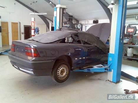 Opel calibra turbo 4x4 (før) - Bagfra, underlæben er taget af så den nye kan komme på (når den engang kommer) billede 17