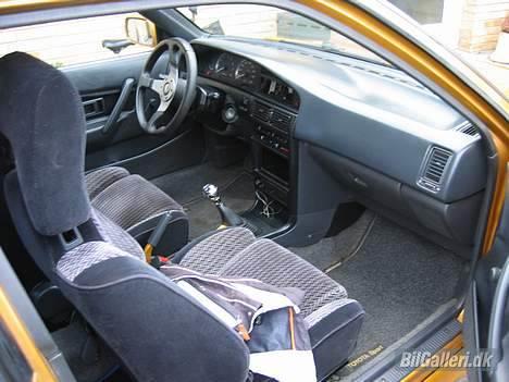 Toyota Corolla 1.3 XL -SOLGT- - Igen et billede inde i kabinen billede 9