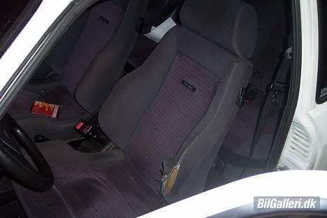 Ford Escort RS Turbo (solgt) - std recardo som bliver skiftet ud med sparco skålsæder billede 7
