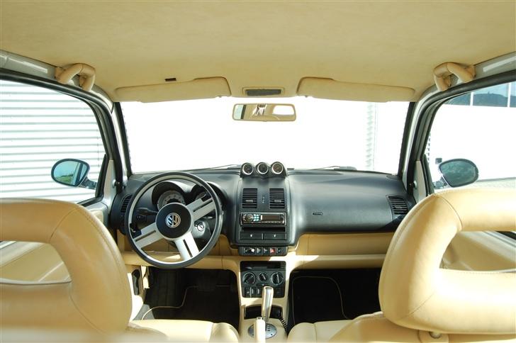 VW lupo (polo =) ) (solgt) - Der er mange detalier i kabinen. Selv bakspejlet er pakket ind i læder =)  billede 9