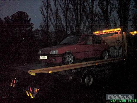 Peugeot 205 XT Solgt - Måtte lige en tur med dansk auto hjælp. Et nyt benzin filter og så kørte den igen. så det var ikke så slemt som jeg lige troet. hehe billede 18