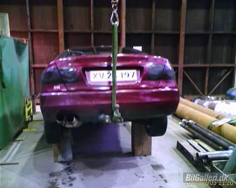 Mitsubishi galant .... dead... - hehe kendte ikke lige nogen der havde en lift, men klarede det fint med en kran  billede 11