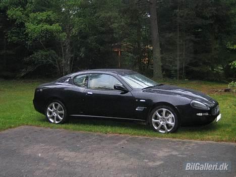 Maserati Coupé Cambiocorsa - Det nytter ikke noget, hvis den skal bruges og køres i Danmark, må den altså blive våd. billede 18