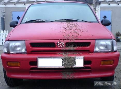 Suzuki Alto. lll (EF) 1,0-GL 53-HK. - Et scooter fjæs. Syntes Åbenbart Det var morsomt. Håber Drengen engang selv bliver voksen, køber en nyer bil til flere tusen. selv får samme oplevelse en dag!!! kan kun krydse finger! Sådan noget, gør man vist kun hvis hjernen ikke er helt udviklet.. billede 20