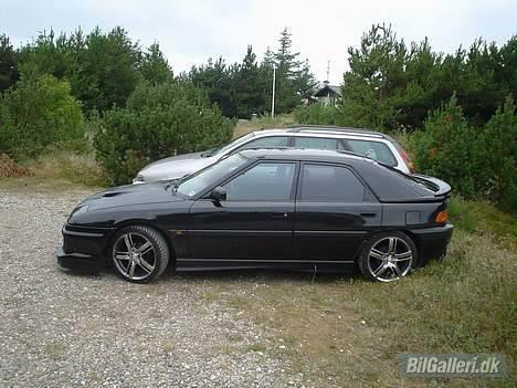 Mazda 323f billede 2