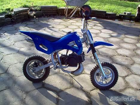 Alfa Romeo spider 3,0 lusso  - min søn mark´s crosser  billede 15