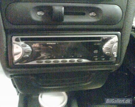 Opel Corsa B sport - SOLGT - Min JVC cd afspiller! spiller sku godt nok! Er ved at lave noget form for Ice... billede 5