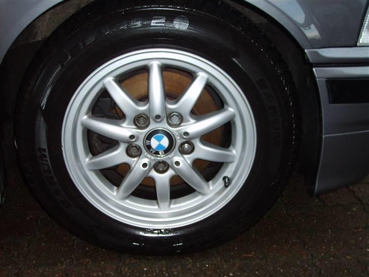 BMW 320 i E36 6 Cylinder  - mangler evt. en bolt billede 3