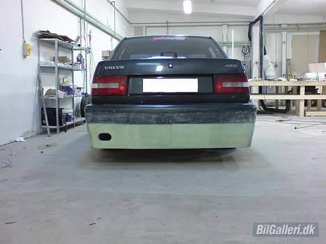 Volvo 460 TIL SALG  - Første gang den nye kofanger blev sat på !! Langtfra færdig. Der kommer et hul i den anden side også billede 3