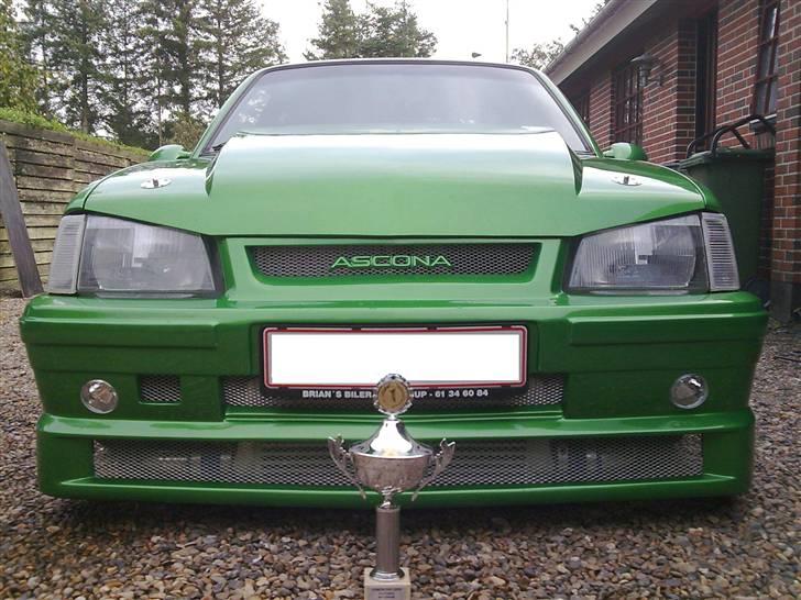 Opel Ascona C -- LET's go!! - 1. plads for flotteste motorrum Demon day 2009. billede 1