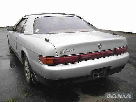 Mazda Eunos Cosmo 20B - Læg mærke til den har dobbelt udstødning e hver side, og det er standard på den model billede 3