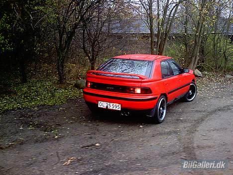 Mazda 323 f  billede 1