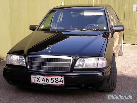 Mercedes Benz C250 - Mænd med hjerne kører bil med stjerne. billede 2