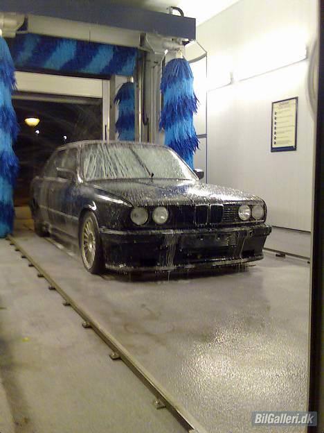 BMW 325i turbo - den der er ved og blive malet billede 2