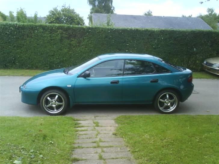 Mazda 323 F billede 1