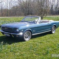 Ford Mustang Convertible
