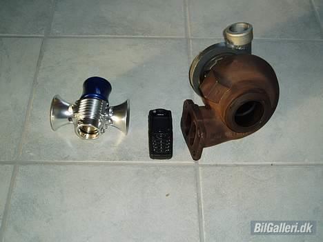 Toyota Landcruiser HJ60 *Solgt* - Min lille dumpventil.. ringede til scanturbo endag og sagde jeg skulle ha den ondeste bov de havde.. så sendte de mig en MegaSonic III til 3300 kr :) lyder faktisk lidt fræk.. billede 15