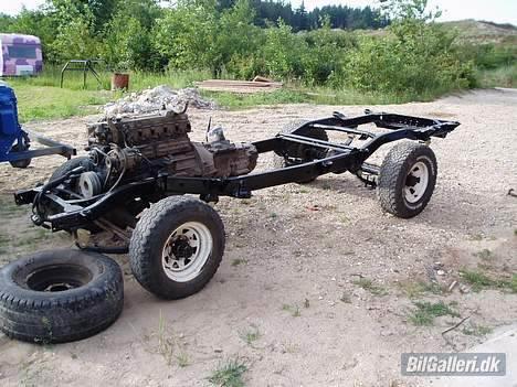 Toyota Landcruiser HJ60 *Solgt* - vangen er lavet helt op og malet 1000 gange med noget godt fed maling... og står her med komplet emu  billede 17