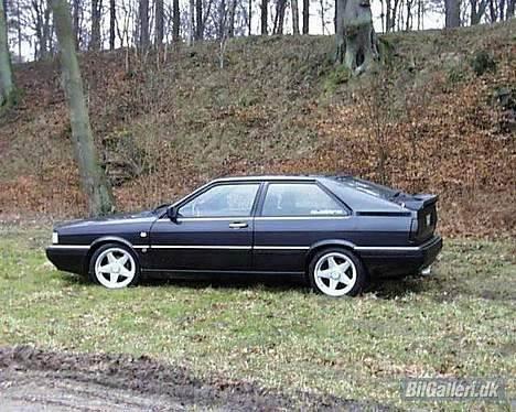 Audi 80 Cabriolet *solgt* - Min elskede Coupe GT. Min første bil... Købte den kort efter jeg blev 17, og polerede på den indtil min 18 års fødselsdag :o) billede 13