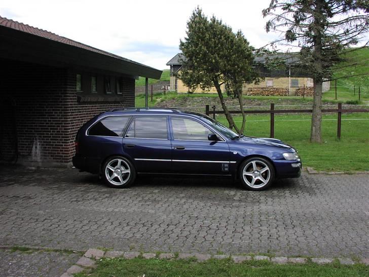 Toyota   Corolla 2.0D - Godt sænket og med 17" AEZ fælge. billede 2