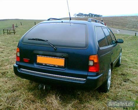 Toyota   Corolla 2.0D - Krom liste på bagklappen og sprit ny viskerarm. billede 9