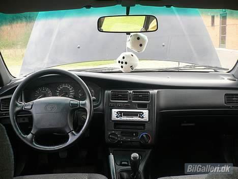 Toyota carina e billede 2