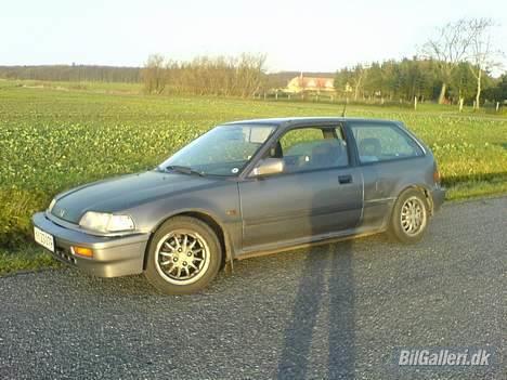 Honda Civic 1,4 - VÆK - Som sagt.. Fælgene er ikk kønne... billede 3