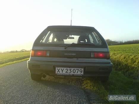 Honda Civic 1,4 - VÆK - Heller ikk så lav her.. Endnu :p billede 4