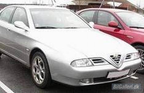 Alfa Romeo 166 V6 - Så kom der lige lidt cromlister på fronten  ;o) billede 14