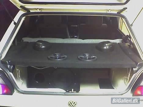 VW Golf 2 (solgt) - min bas og højtaler..!:D billede 14
