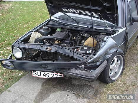 VW Golf 2 1.8 - Den bliver aldrig til bil igen... Motor og gearkasse var også trykket. billede 19