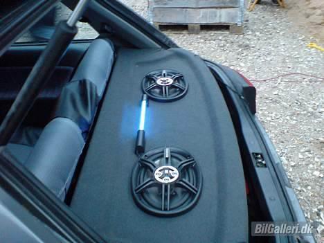 Mazda 323 BG solgt - mine fine højtalere billede 6