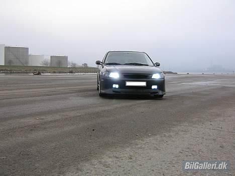 Mazda 323F BJ SOLGT billede 1