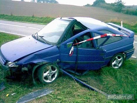 Ford Escort "SOLGT" - Total smadret efter jeg solgte den videre :-( billede 12