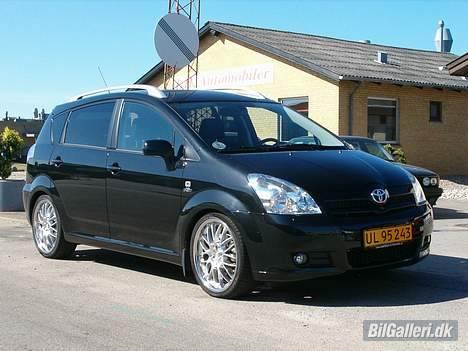 {{currentPhoto.altText}} billede {{currentPhoto.number}}