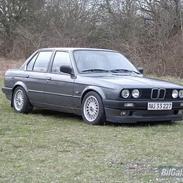 BMW                   320i