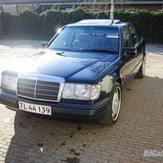 Mercedes Benz  200E - Hunterboys-SOLGT